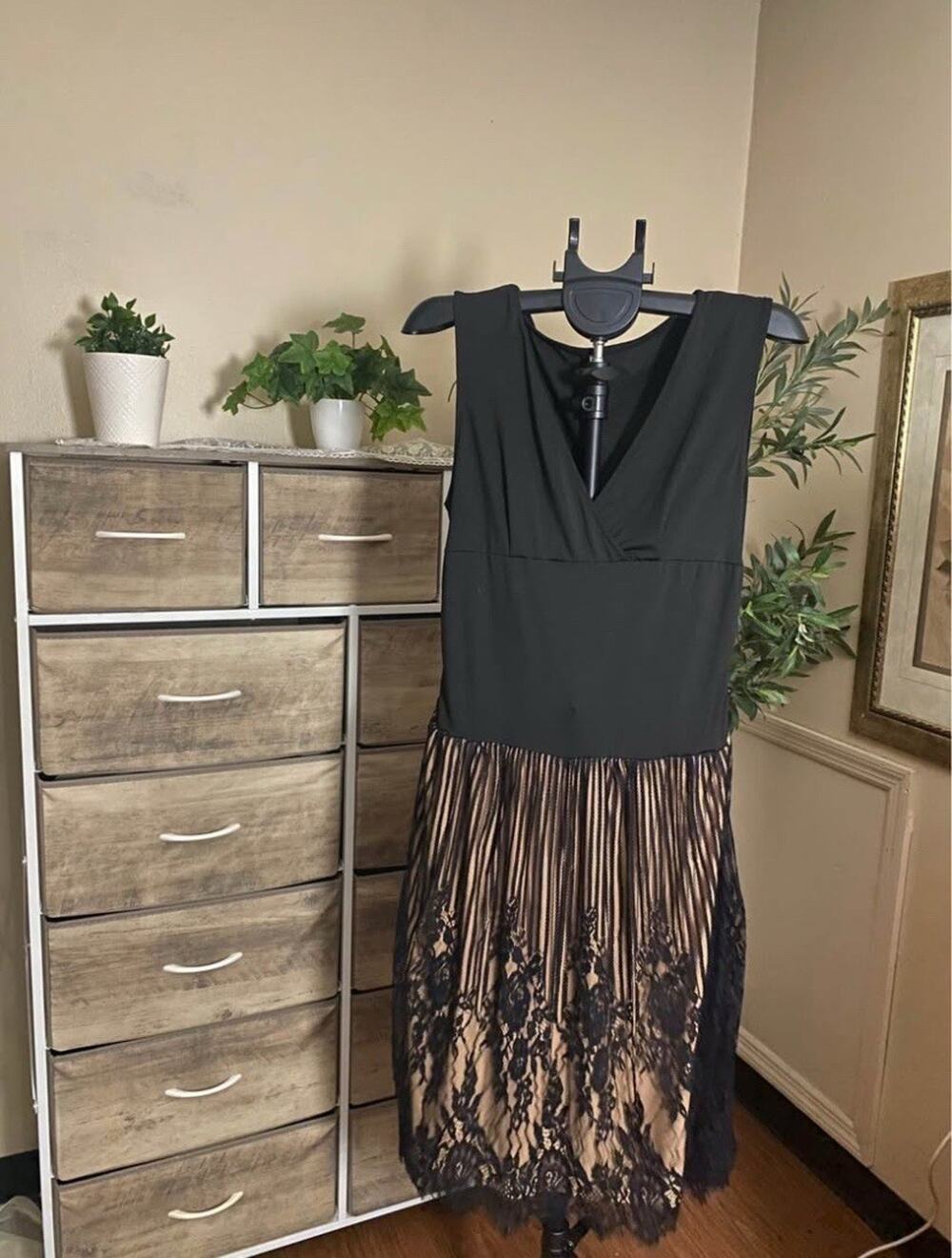 Nextmia Women’s Black Beige Floral Lace Midi Dress V-Neck Sleeveless Size 16